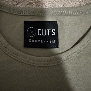 Cuts short sleeve curve hem